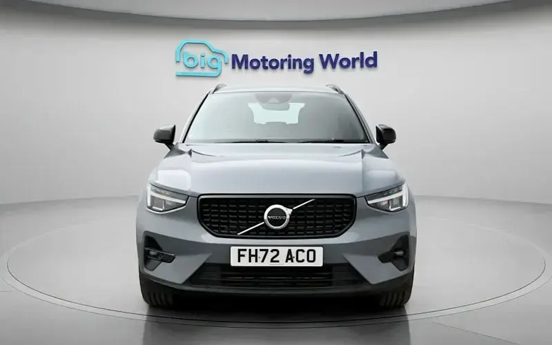 Usado Volvo XC40 Plus 211 HP (155 kW) 2023 Cinzento SUV