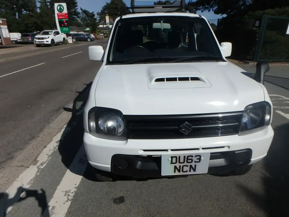 Used Suzuki Jimny 85 HP (62 kW) 2013 White SUV