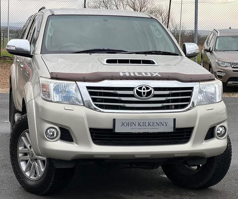 Used Toyota HiLux 171 HP (125 kW) 2014 Gold Pickup