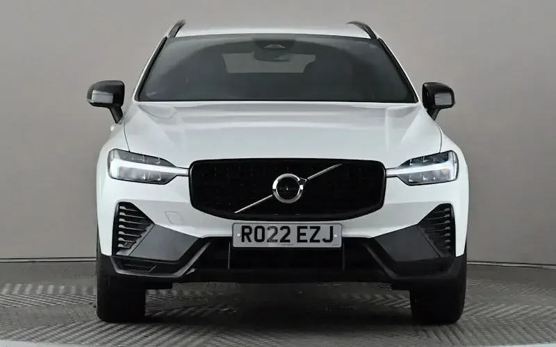 Used Volvo XC60 R-Design 197 HP (144 kW) 2021 White SUV
