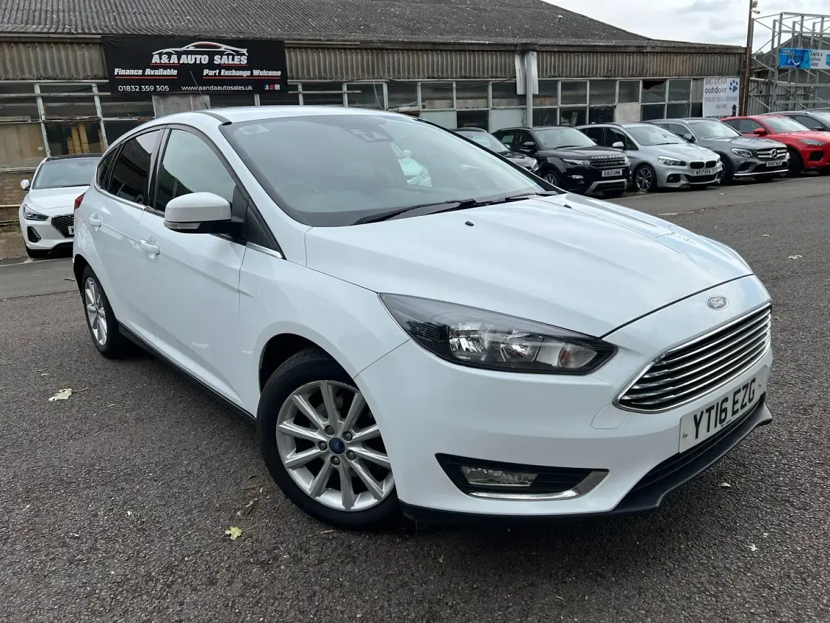 Used Ford Focus Titanium 120 HP (88 kW) 2016 White Hatchback