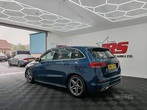 Used Mercedes B200 AMG line 147 HP (108 kW) 2019 Blue Hatchback
