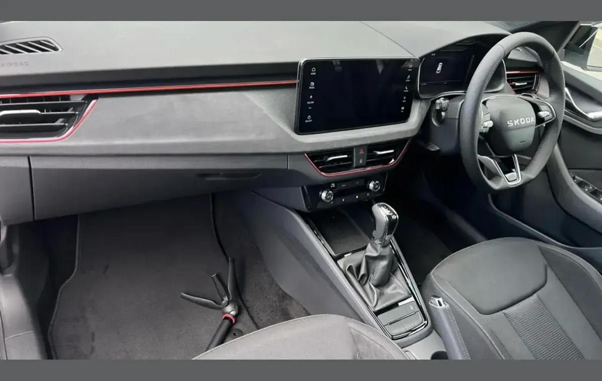New Skoda Kamiq Design Edition 116 HP (85 kW) 2026 Moon white metallic black magic pearl effect SUV