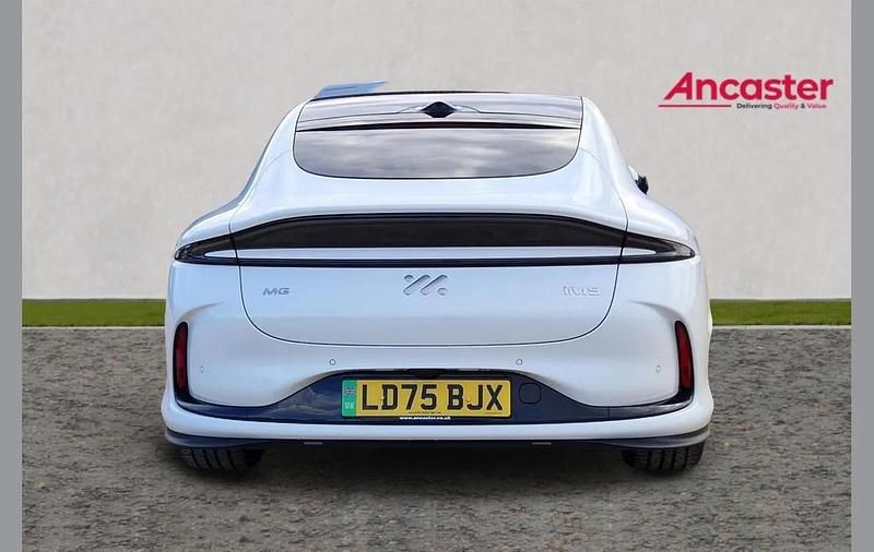 Used MG IM5 216 kW (295 HP) 2025 White Hatchback