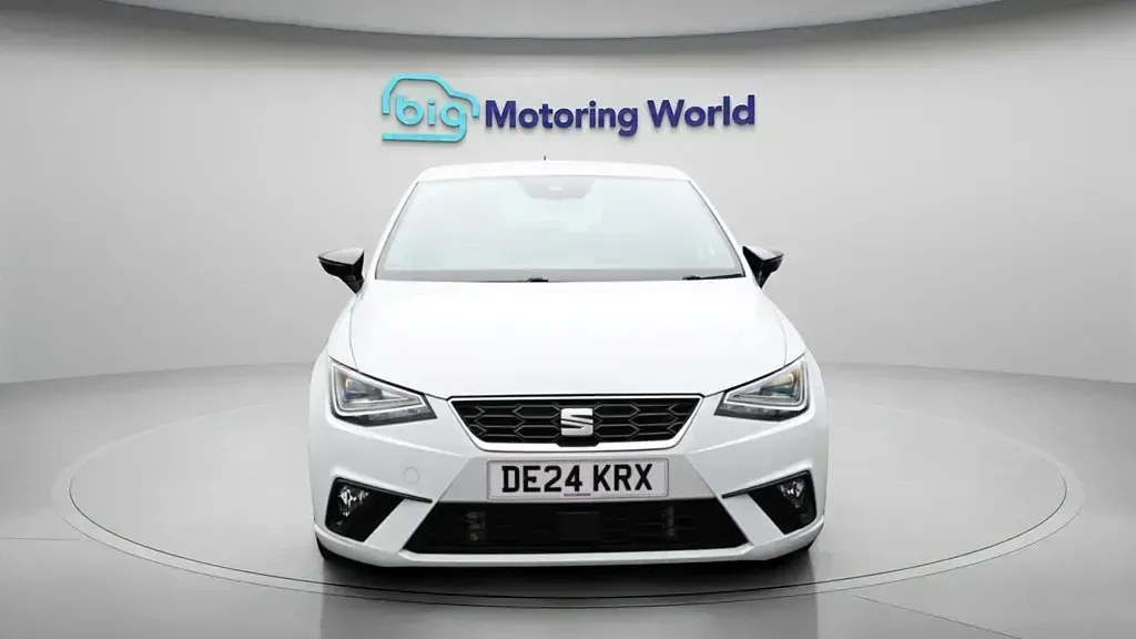Used Seat Ibiza FR Sport 110 HP (80 kW) 2024 White Hatchback