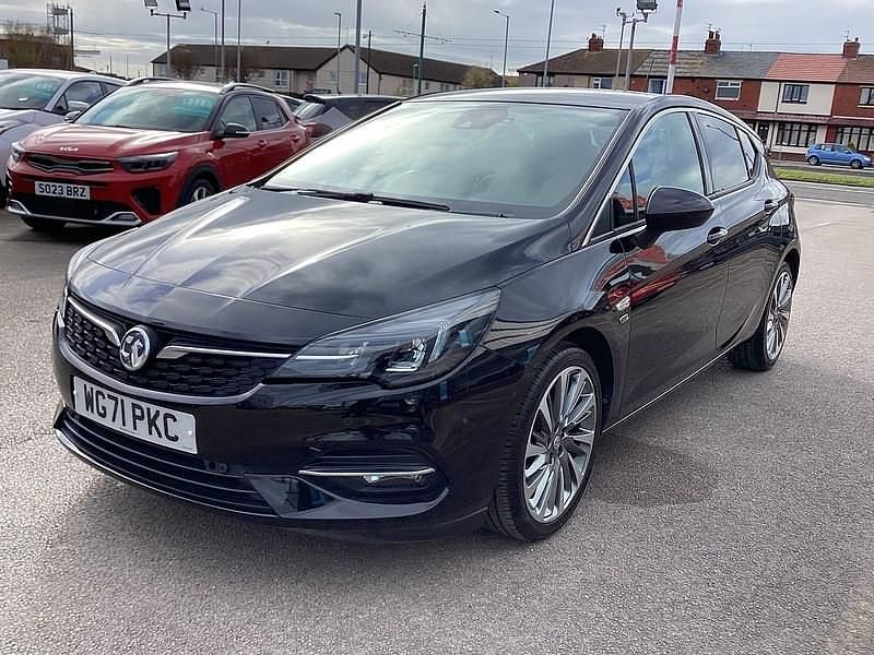 Second-hand Vauxhall Astra Edition 2021 Negru Hatchback