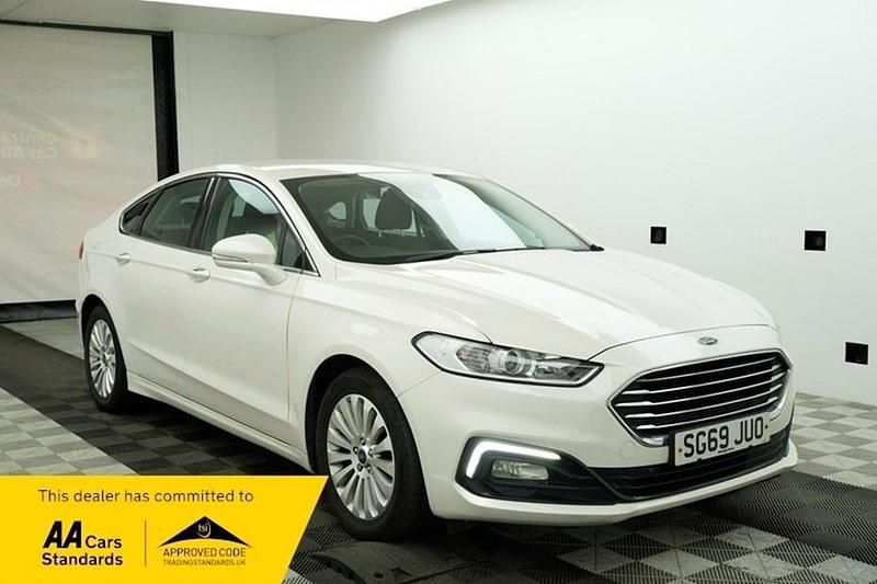 Used Ford Mondeo Zetec 150 HP (110 kW) 2019 White Hatchback