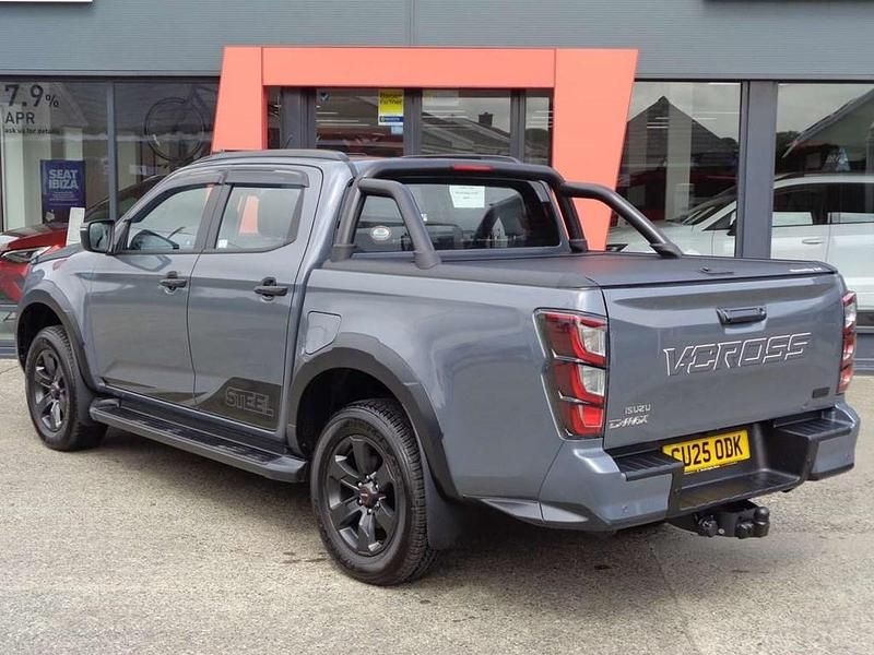 Used Isuzu D-Max 163 HP (119 kW) 2025 Grey Pickup