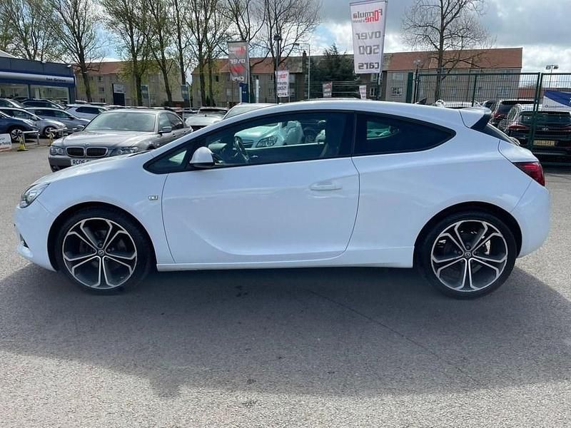Used Vauxhall Astra GTC Edition 140 HP (102 kW) 2015 White Hatchback