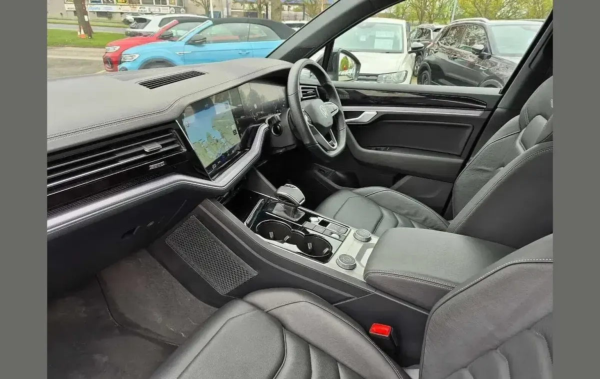 Usado VW Touareg Black Edition 231 HP (169 kW) 2023 Cinzento SUV