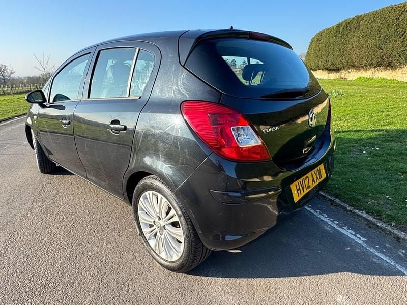 Second-hand Vauxhall Corsa 2012 Negru Hatchback