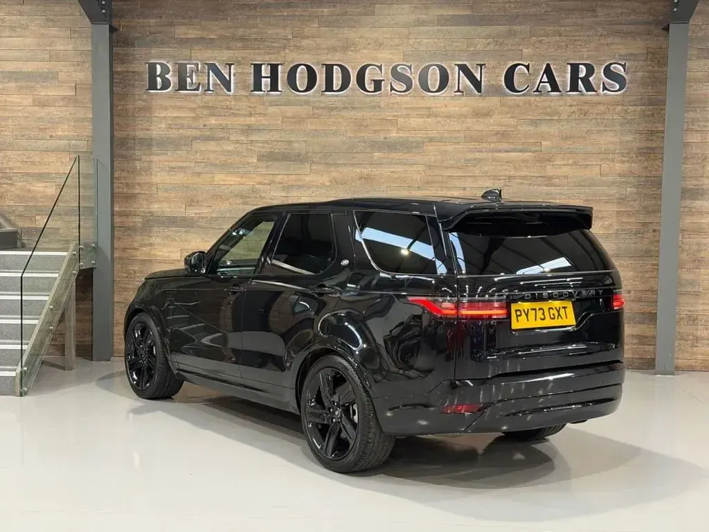 Used Land Rover Discovery HSE Dynamic 300 HP (220 kW) 2024 Black SUV