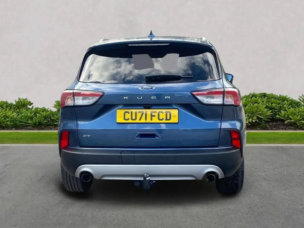 Usado Ford Kuga Titanium 190 HP (139 kW) 2021 Azul SUV
