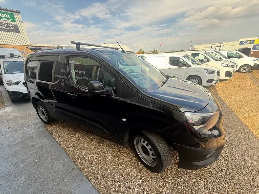 Used Vauxhall Combo 100 HP (73 kW) 2021 Black MPV