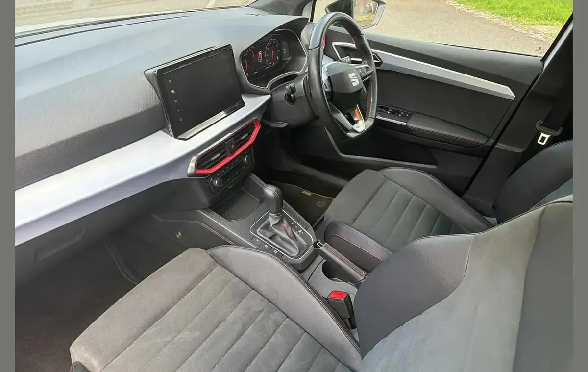 Used Seat Ibiza FR Sport 113 HP (83 kW) 2024 White Hatchback