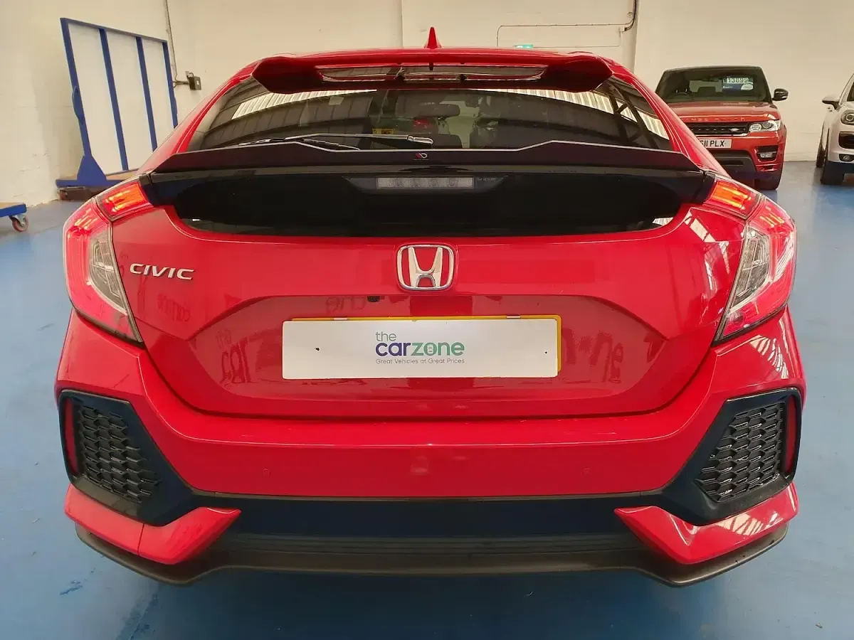Used Honda Civic SR 129 HP (94 kW) 2017 Red Hatchback