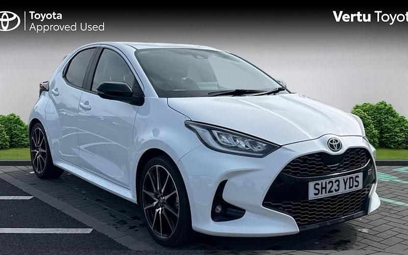 Used Toyota Yaris Hybrid Sport 116 HP (85 kW) 2023 White Hatchback