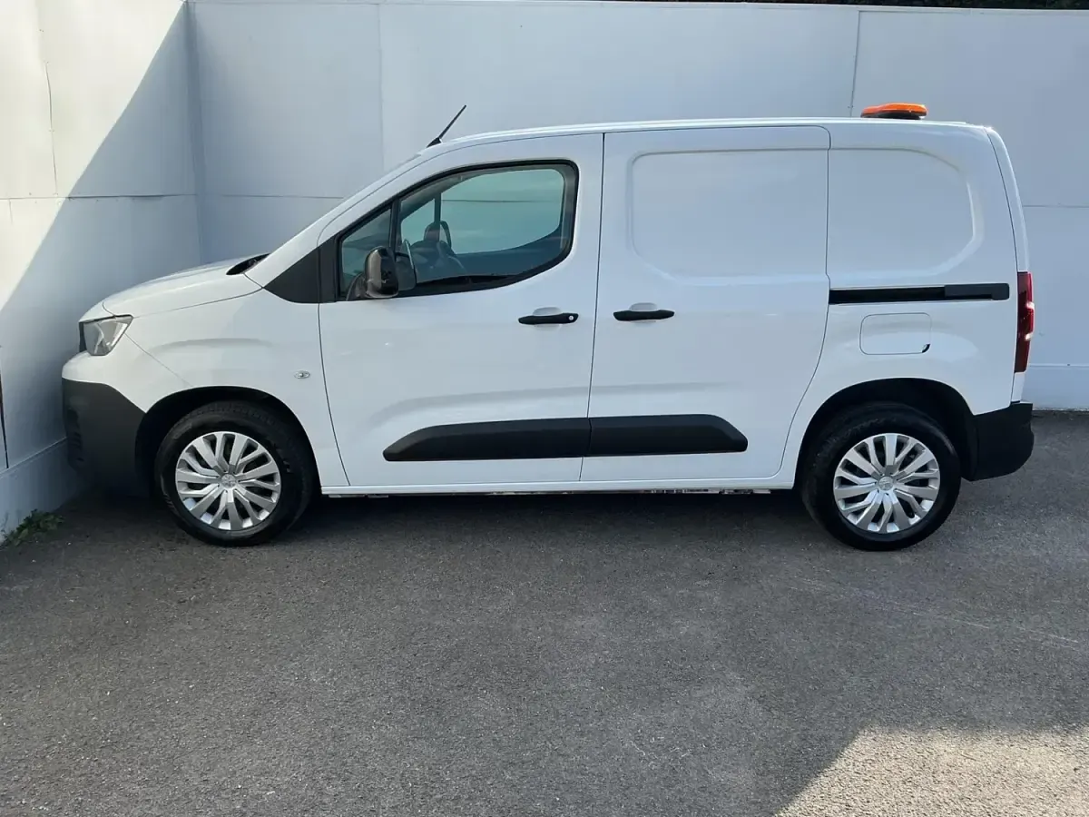 Used Peugeot Partner Premium 2022 Pink MPV