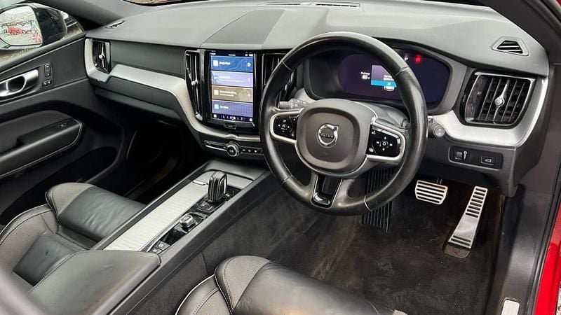 Used Volvo XC60 R-Design 197 HP (144 kW) 2021 Fusion red SUV