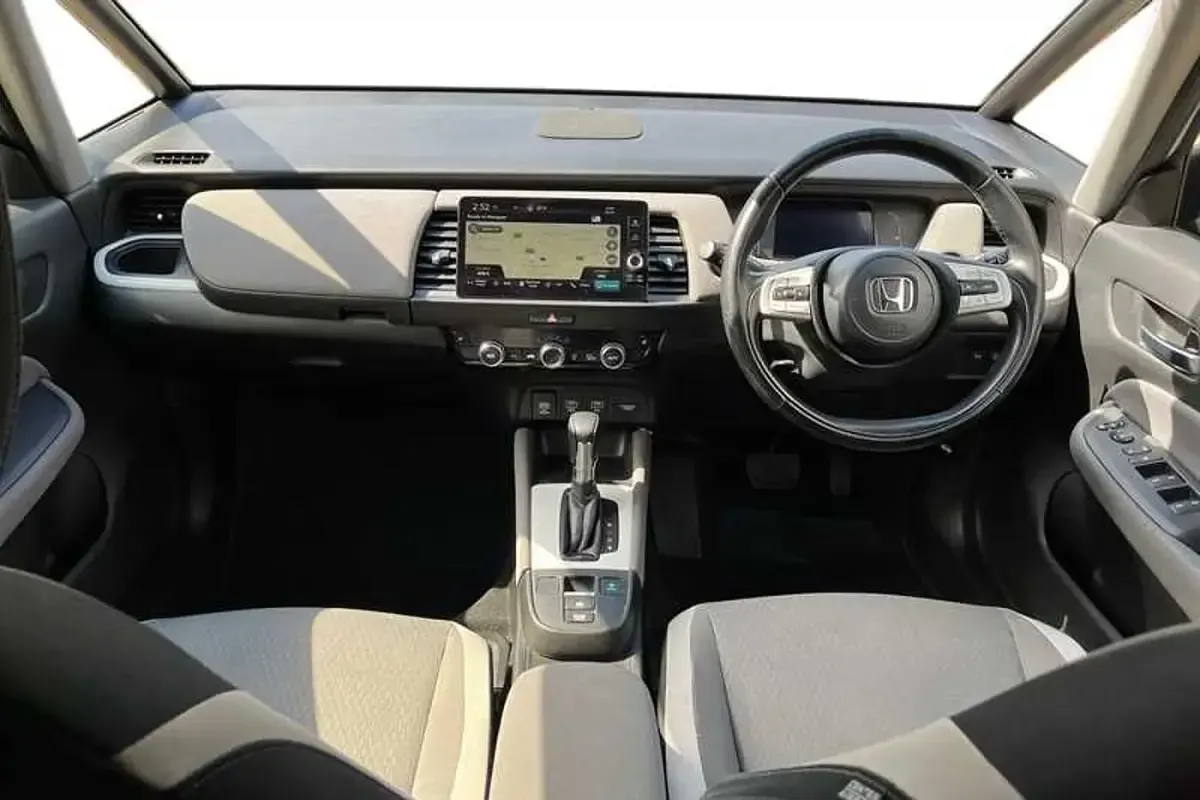 Used Honda Jazz Hybrid 109 HP (80 kW) 2020 White Hatchback