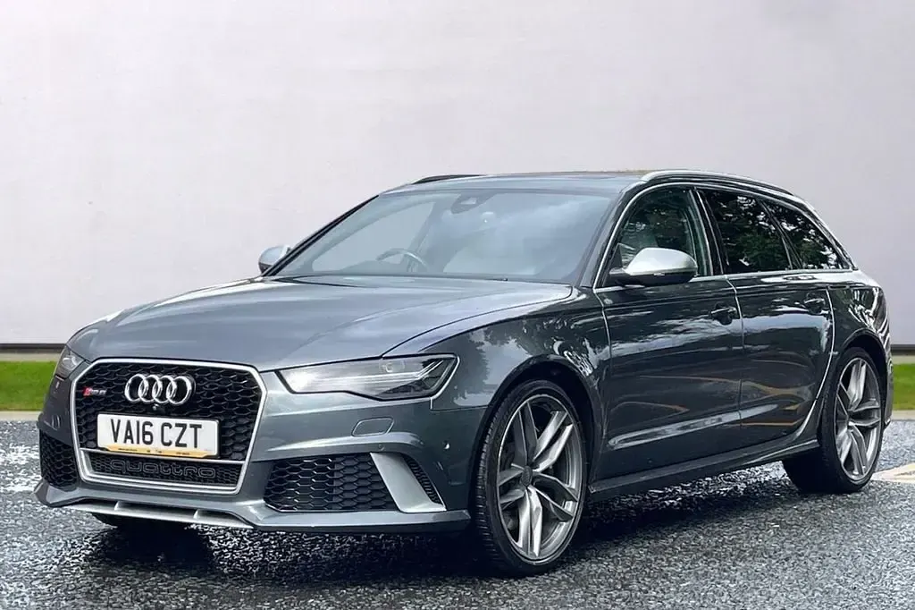 Usado Audi RS6 Design 560 HP (411 kW) 2016 Cinzento Carrinha