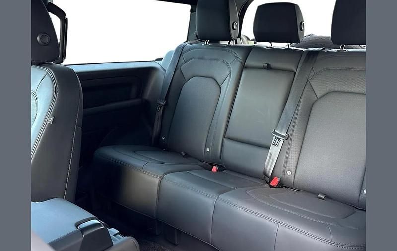 Used Land Rover Defender SE Dynamic 344 HP (253 kW) 2024 Black SUV