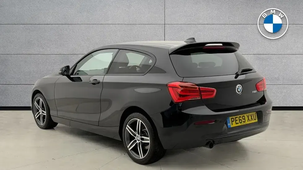 Gebraucht BMW 118 Sport Line 134 PS (98 kW) 2019 Schwarz Kleinwagen