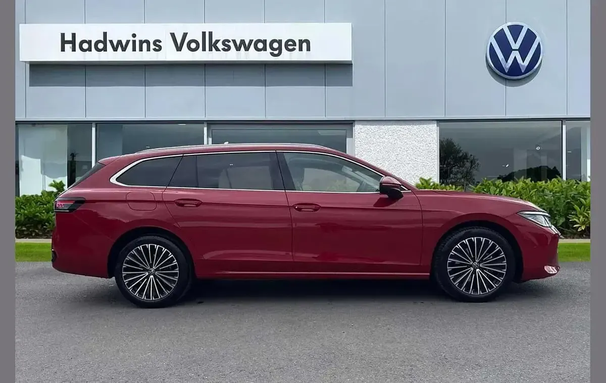 Used VW Passat Elegance 147 HP (108 kW) 2026 Red Estate