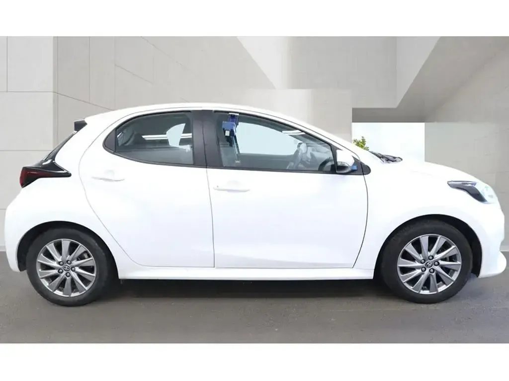 Used Toyota Yaris 2024 White Hatchback
