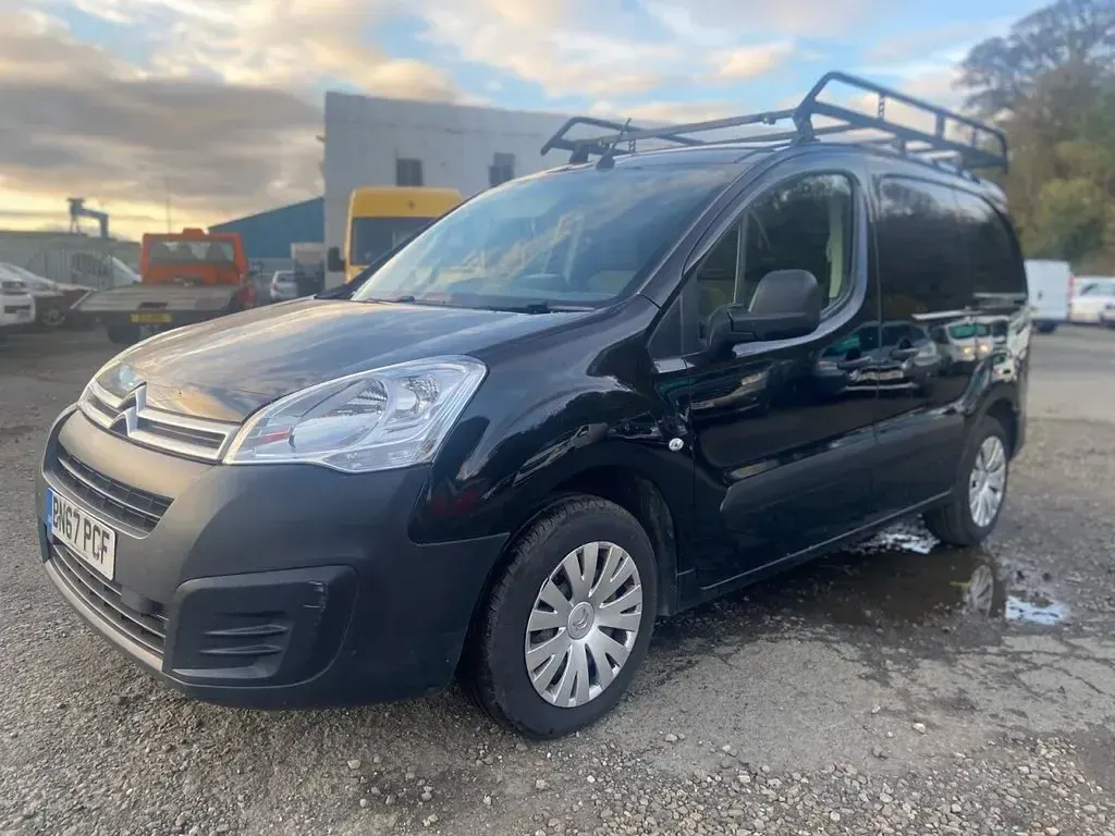 Used Citroën Berlingo 74 HP (54 kW) 2017 Black MPV