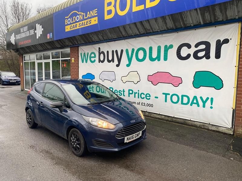 Used Ford Fiesta 75 HP (55 kW) 2016 Blue Van