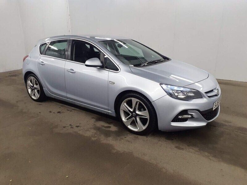 Silver Used 2015 Vauxhall Astra Edition Hatchback | £5,699 (Good price) - Image 1/4