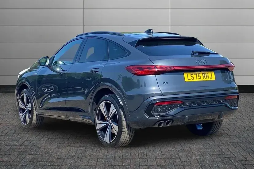 Used Audi Q5 Sportback Advanced 201 HP (147 kW) 2025 Volcano grey SUV