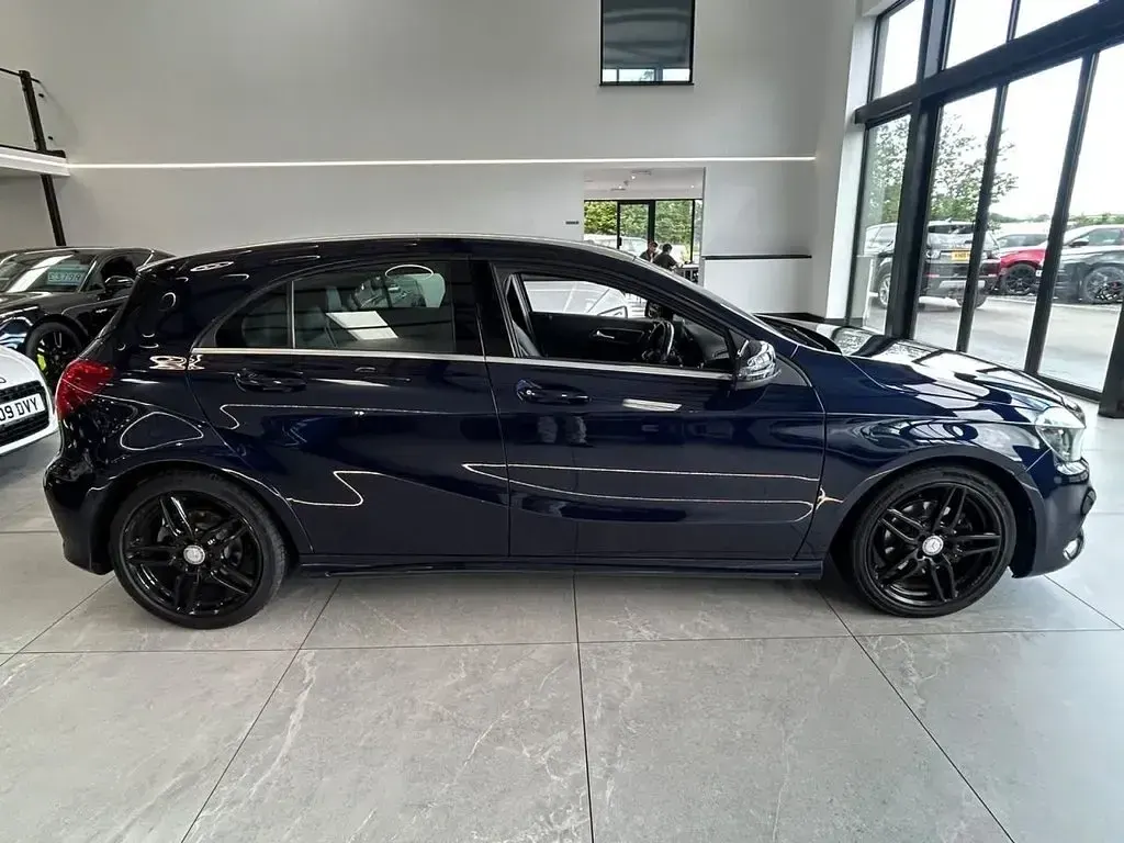 Used Mercedes A180 AMG line 109 HP (80 kW) 2018 Blue Hatchback