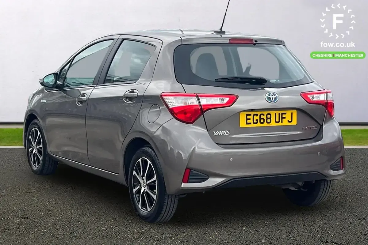 Used Toyota Yaris Hybrid 101 HP (74 kW) 2019 Bronze Hatchback