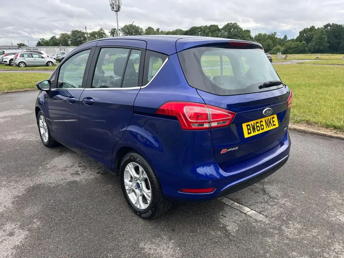 Used Ford B-MAX Zetec 100 HP (73 kW) 2017 Blue MPV