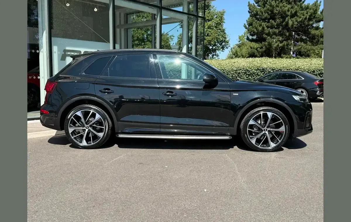Used Audi Q5 Advanced 261 HP (191 kW) 2023 Black SUV