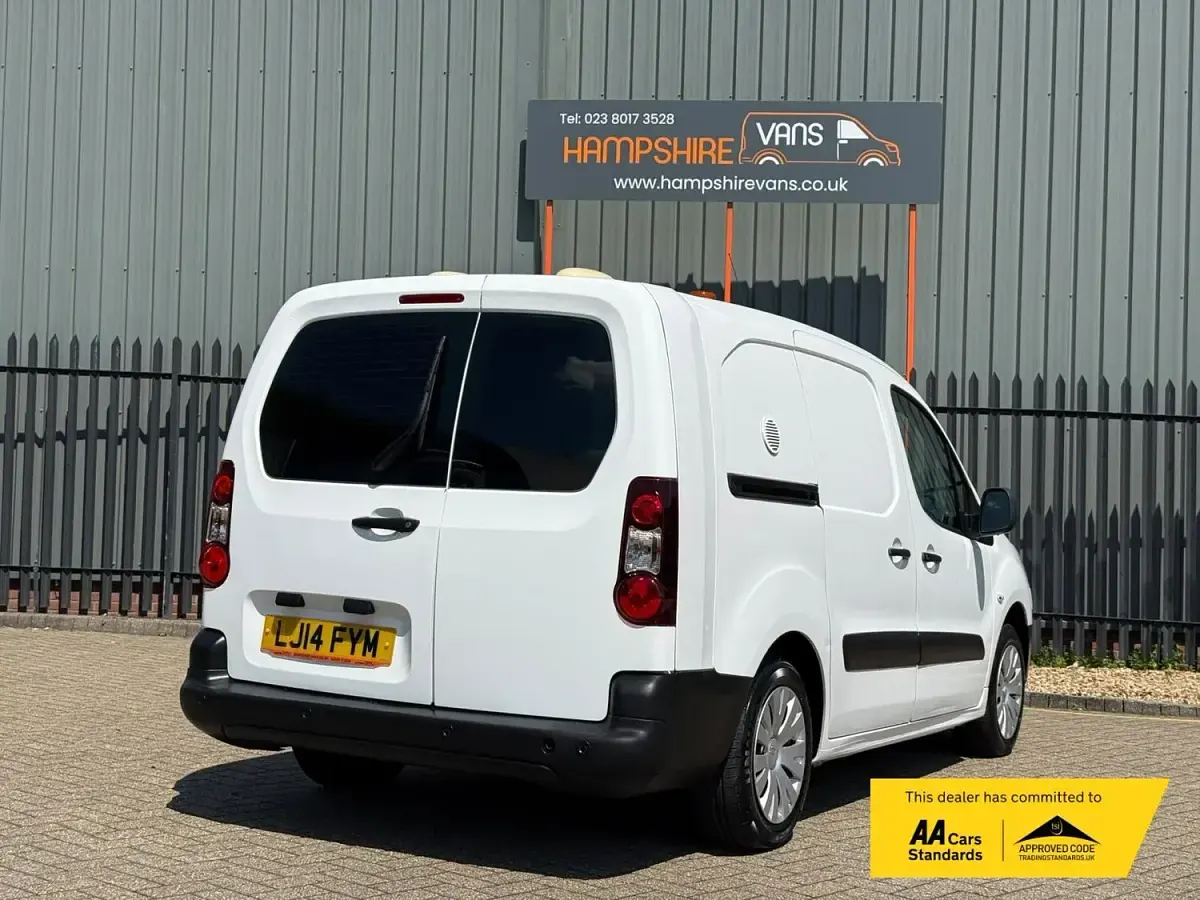 Used Citroën Berlingo 90 HP (66 kW) 2014 White MPV