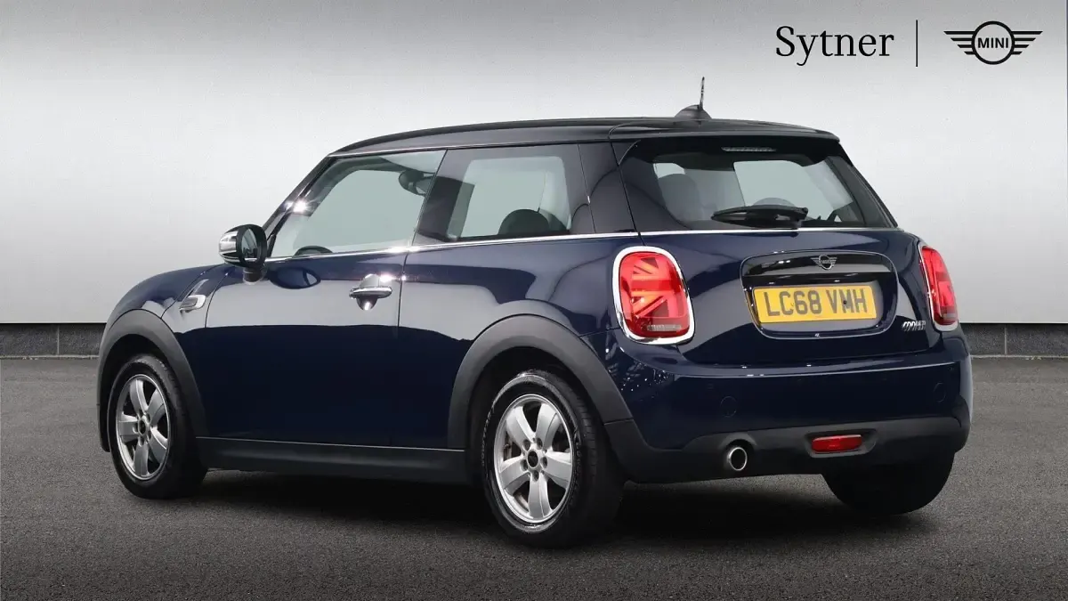Used Mini Cooper Hatch 134 HP (98 kW) 2018 Blue Hatchback