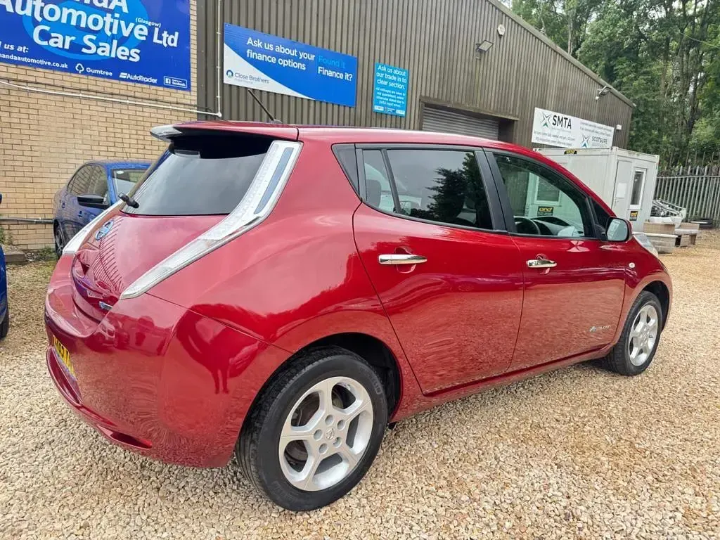Used Nissan Leaf Acenta 80 kW (109 HP) 2015 Red Hatchback