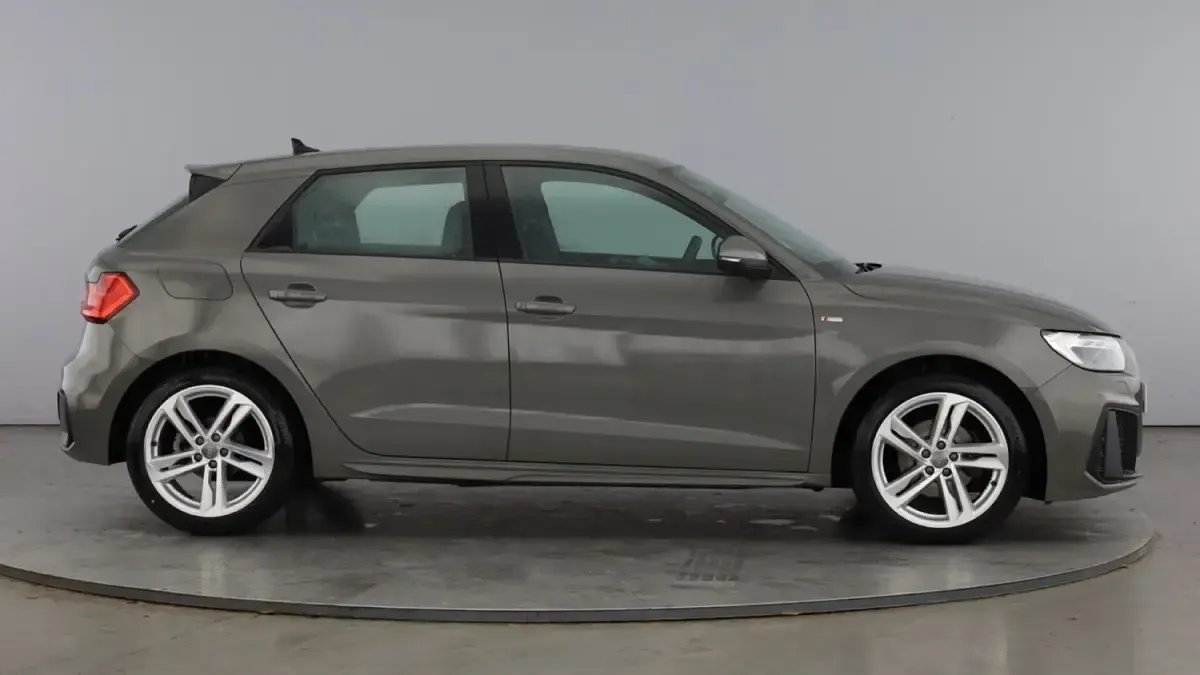 Usado Audi A1 Sportback S-Line 150 HP (110 kW) 2020 Cinzento Citadino