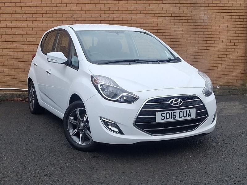 Used Hyundai ix20 SE 90 HP (66 kW) 2016 White Hatchback
