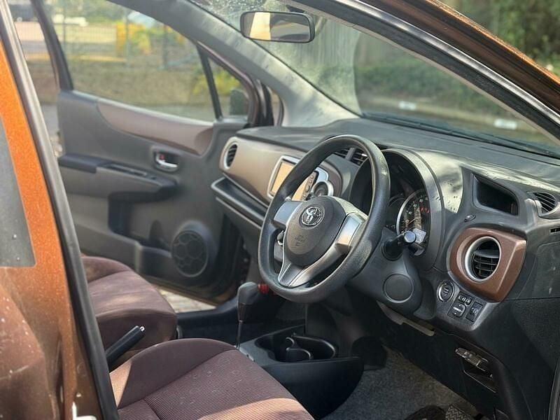 Used Toyota Yaris 2014 Brown Hatchback