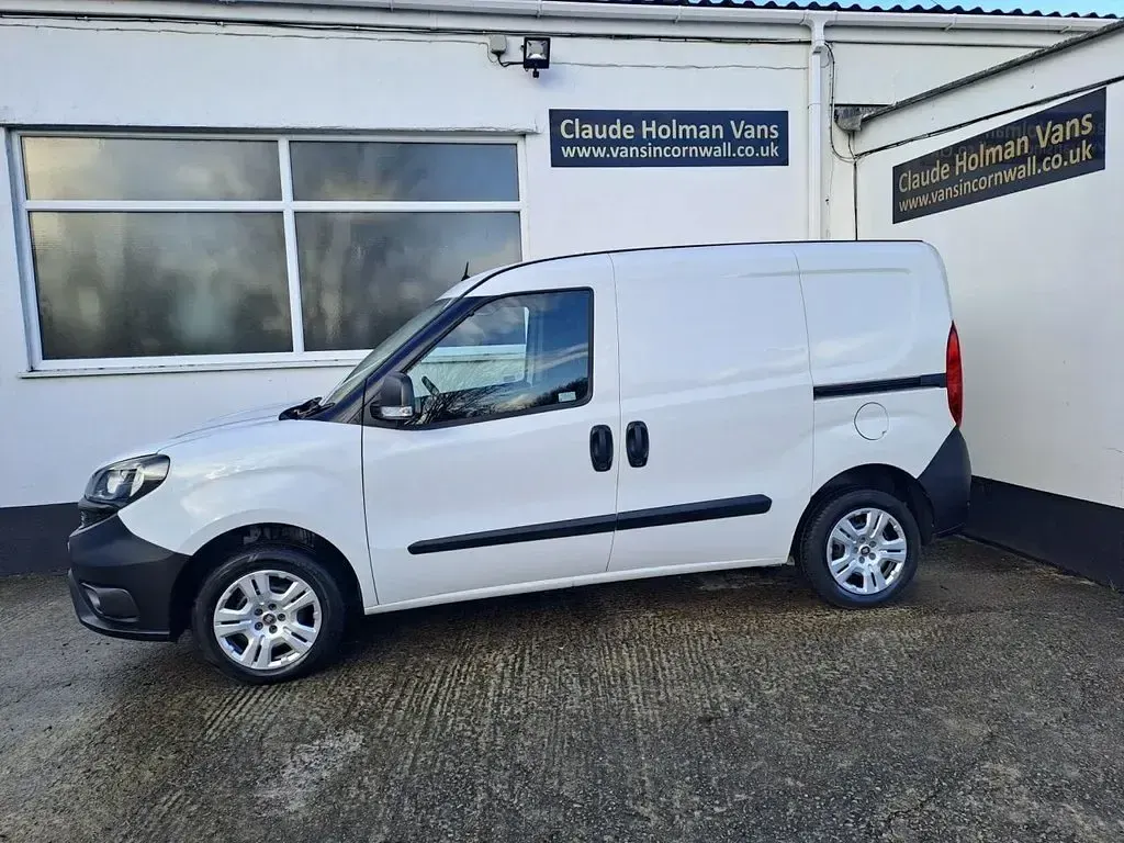 Used Fiat Doblò 95 HP (69 kW) 2018 White MPV