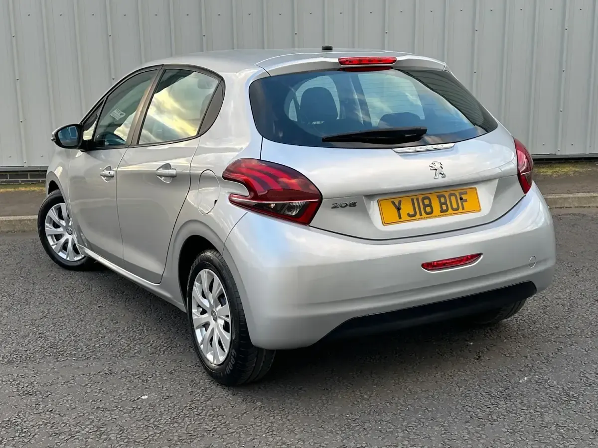 Used Peugeot 208 Access 100 HP (73 kW) 2018 Silver Hatchback
