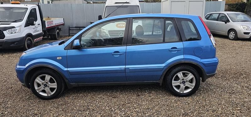Used Ford Fusion Zetec 79 HP (58 kW) 2010 Blue Hatchback