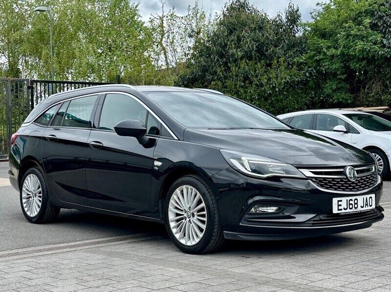 Black Used 2018 Vauxhall Astra Elite Estate | £7,999 (Fair price) - Image 1/4