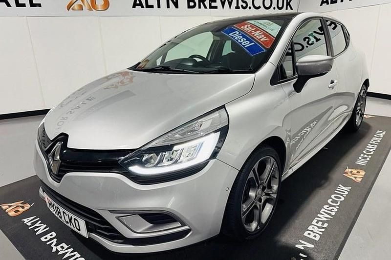 Silver Used 2018 Renault Clio IV Signature Hatchback | £8,399 (Fair price) - Image 1/1