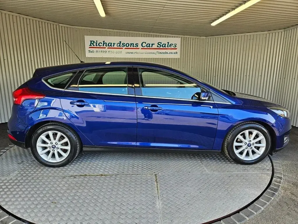 Używany Ford Focus Titanium 120 KM (88 kW) 2015 Niebieski Hatchback