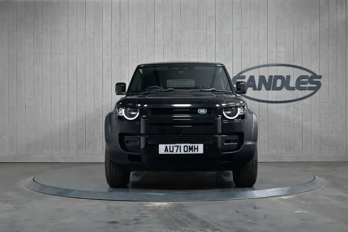Used Land Rover Defender S 250 HP (183 kW) 2021 Black SUV